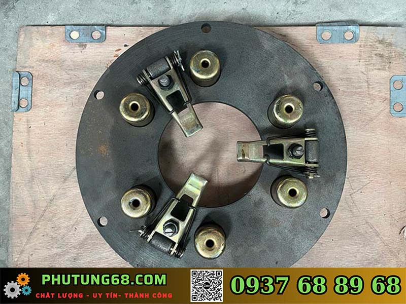 Bàn ép ly hợp động cơ lai móc bồn xi măng