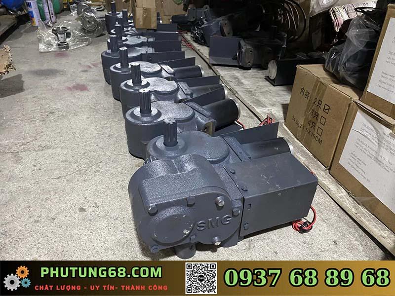 Bộ điều khiển mô tơ cuốn bạt hông tự động lắp cho xe ben , đầu kéo
