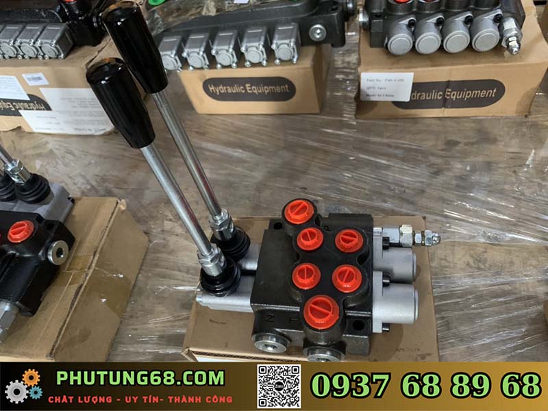 Tay lên xuống cần cẩu 
