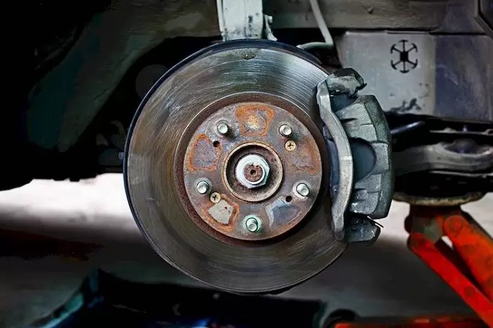 Phụ tùng xe tải hỏng