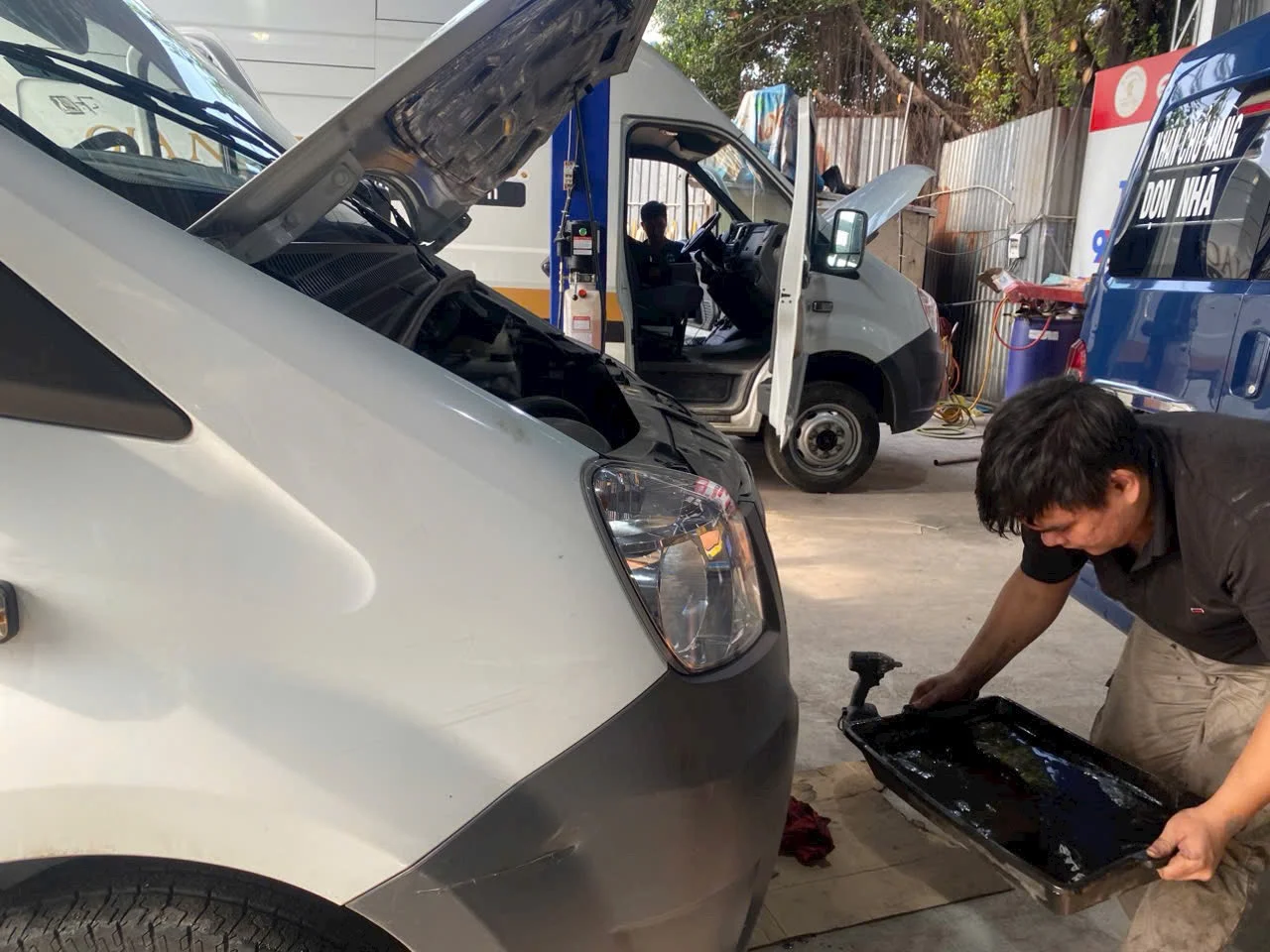 Thay thế phụ tùng xe tải